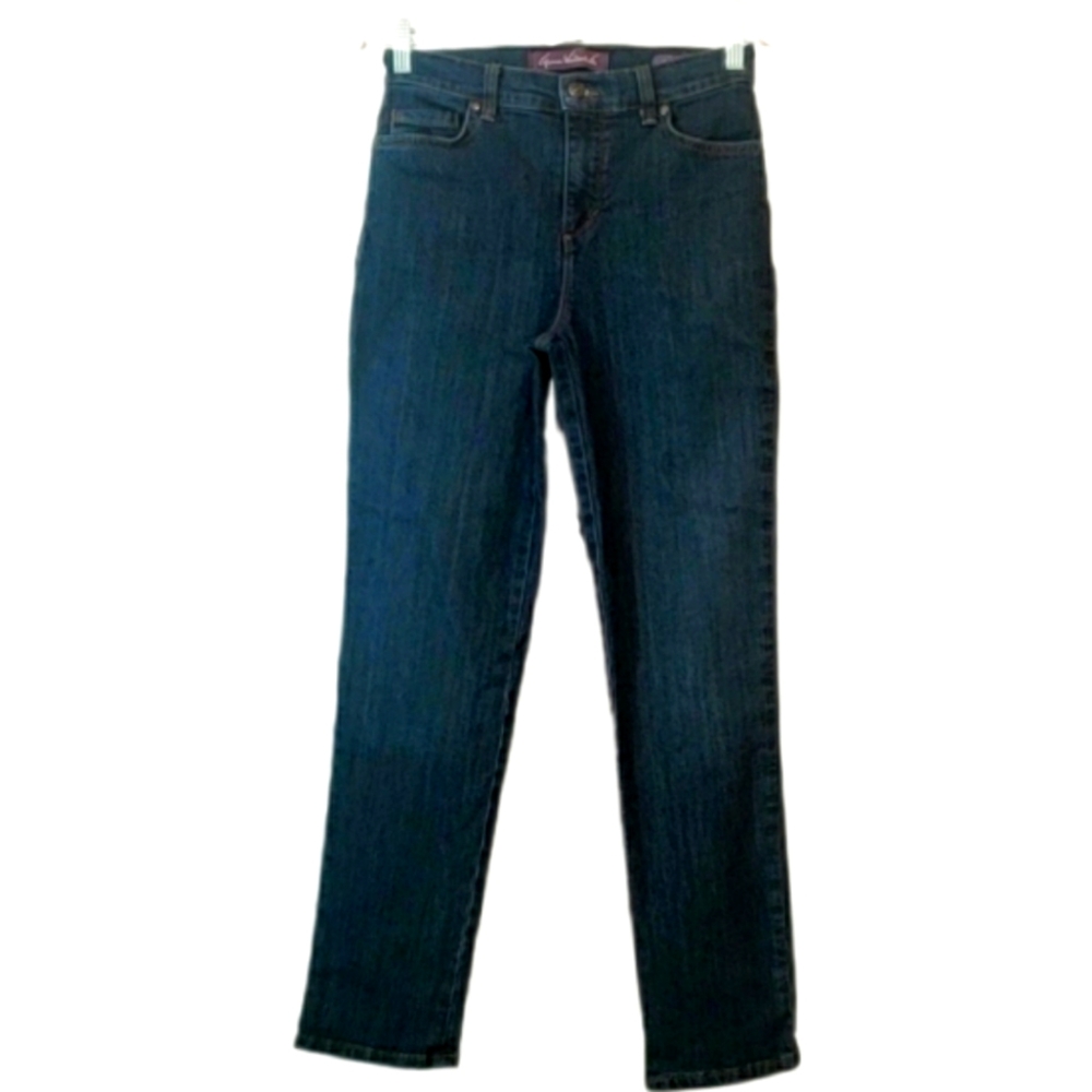 Perfect dark wash blue jeans, Gloria Vanderbilt Amanda size 4/6, some stretch